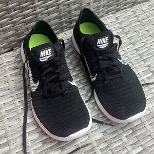 Nike Sneakers Size 9.5 FlyKnit Free Run Gym OrthoLite® insoles Rn Black & White
